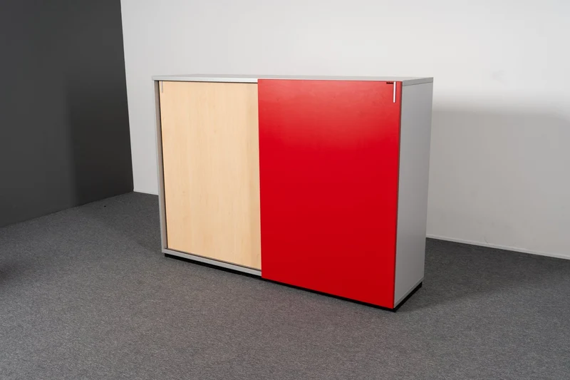 Schiebetürschrank Ahorn/Rot Svoboda gebraucht