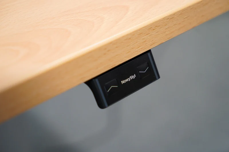 Schreibtisch elektrisch 160x80 verschiedene Platten Nowy Styl gebraucht