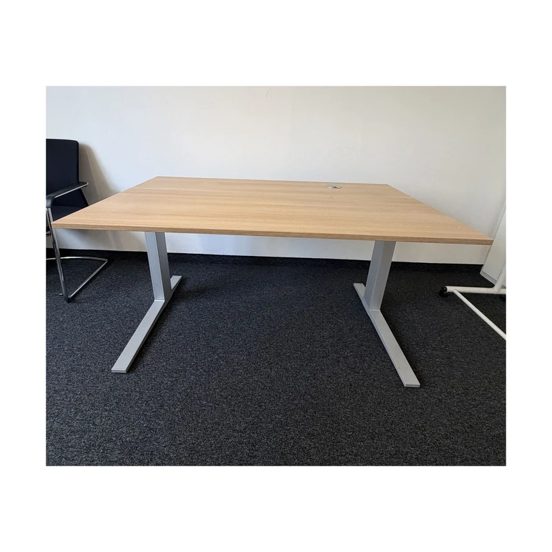 Schreibtisch Bene – 140 × 80 cm, höhenverstellbar 65–85 cm, gebraucht