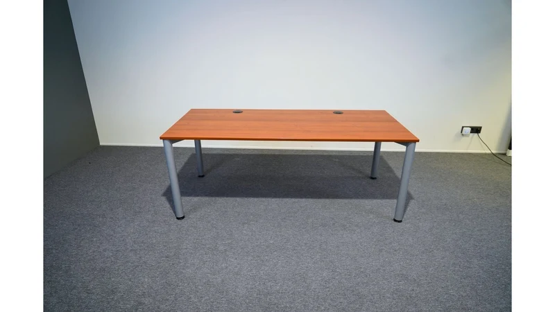 Schreibtisch Nuss/Grau Blaha Cungi gebraucht