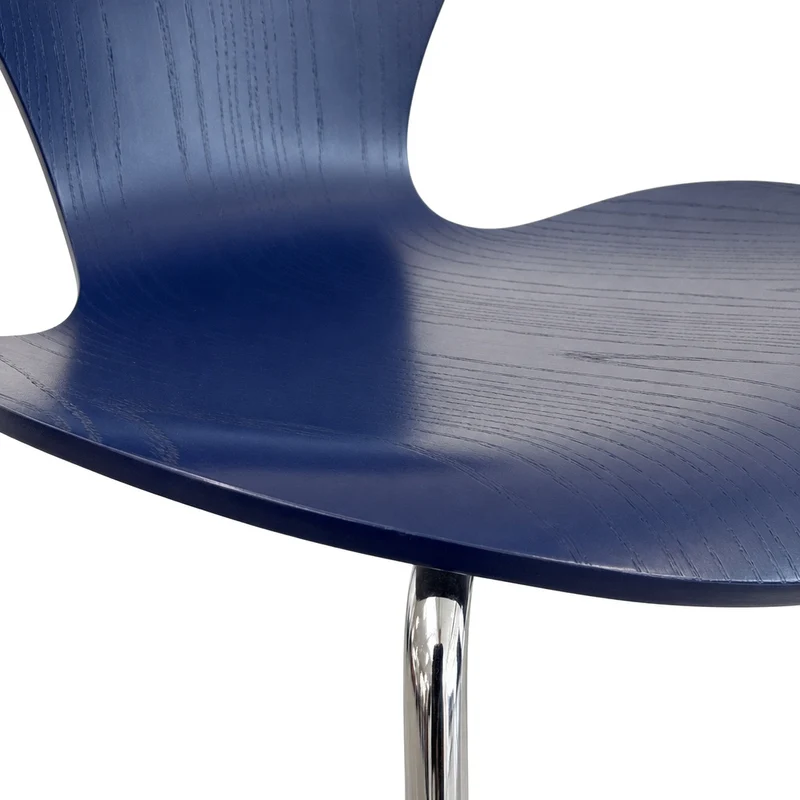 Fritz Hansen Serie 7 Stapelstuhl blau