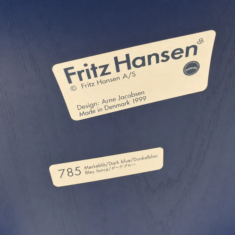 Fritz Hansen Serie 7 Stapelstuhl blau
