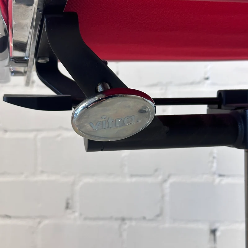 Vitra EA 219 Leder rot Chrom