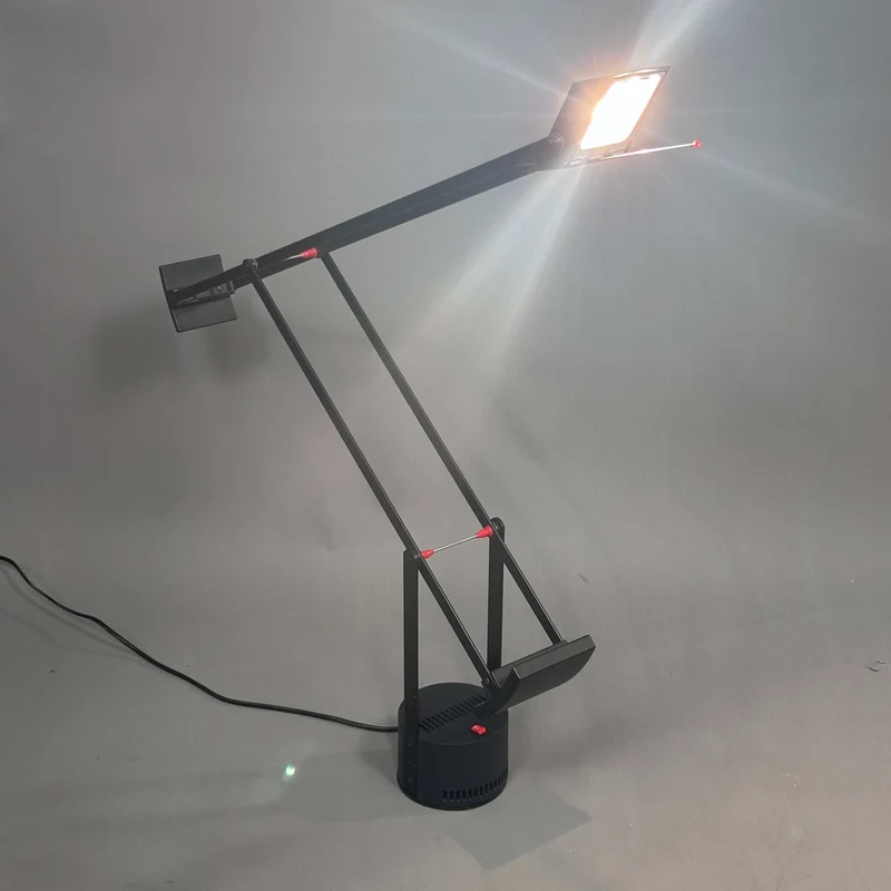 Im Paket: 52 Stück Artemide Tizio 50