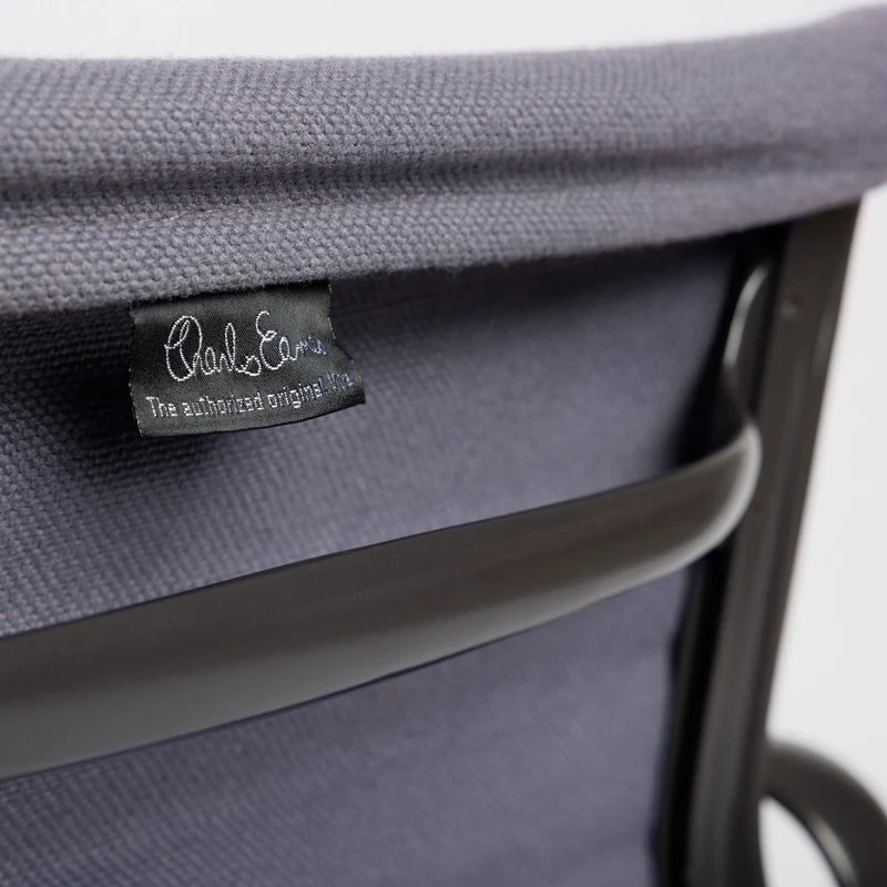 Vitra EA 107 Hopsak fliedergrau pulverbeschichtet