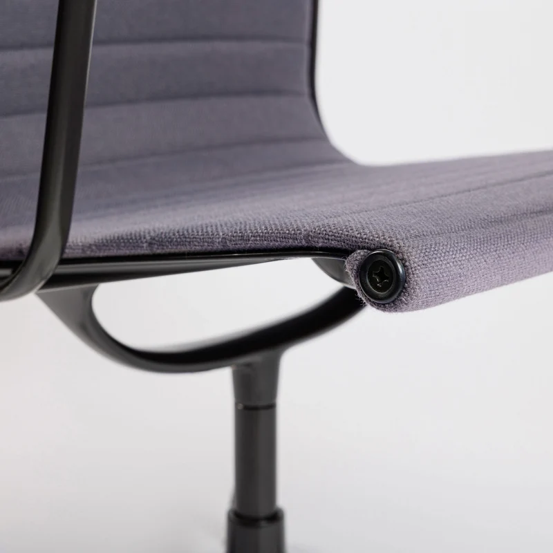 Vitra EA 107 Hopsak fliedergrau pulverbeschichtet