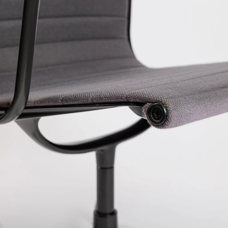 Vitra EA 107 Hopsak dunkelgrau pulverbeschichtet