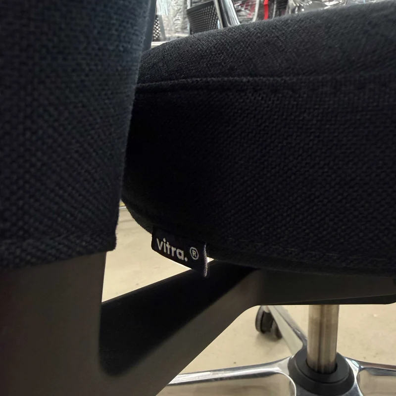 Vitra ID Trim schwarz Ringarmlehne