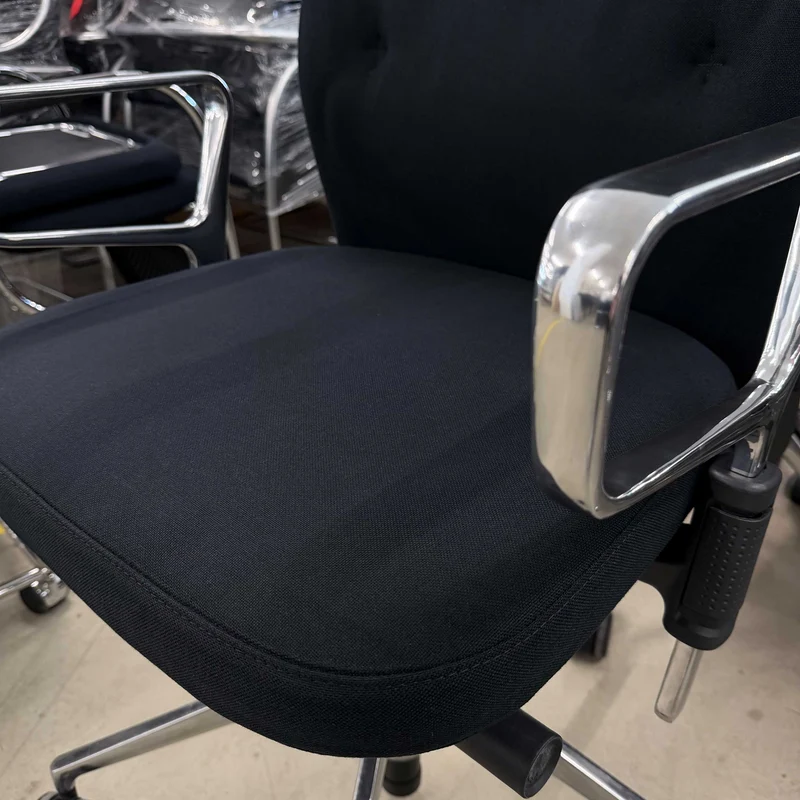 Vitra ID Trim schwarz Ringarmlehne