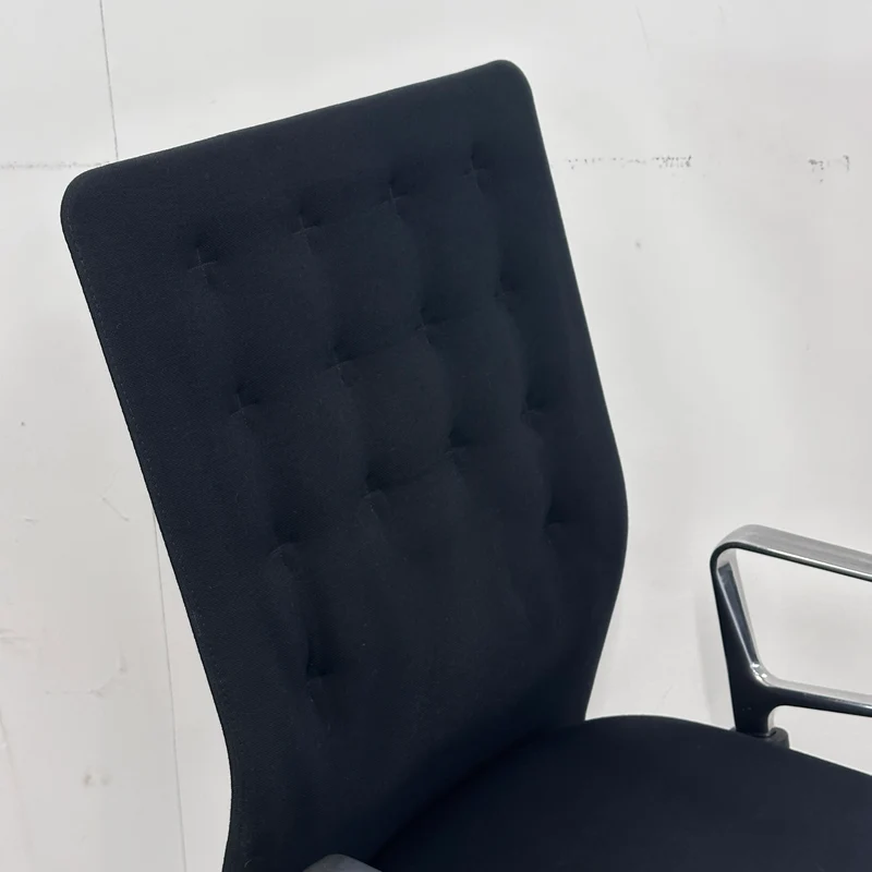Vitra ID Trim schwarz Ringarmlehne