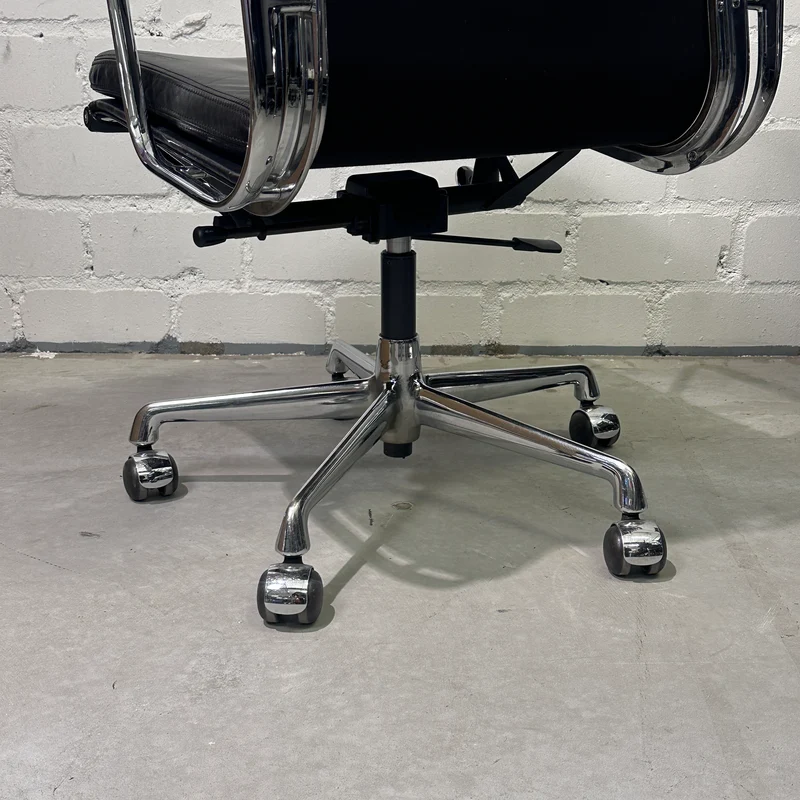 Vitra EA 219 Leder schwarz Chrom (B-Ware)