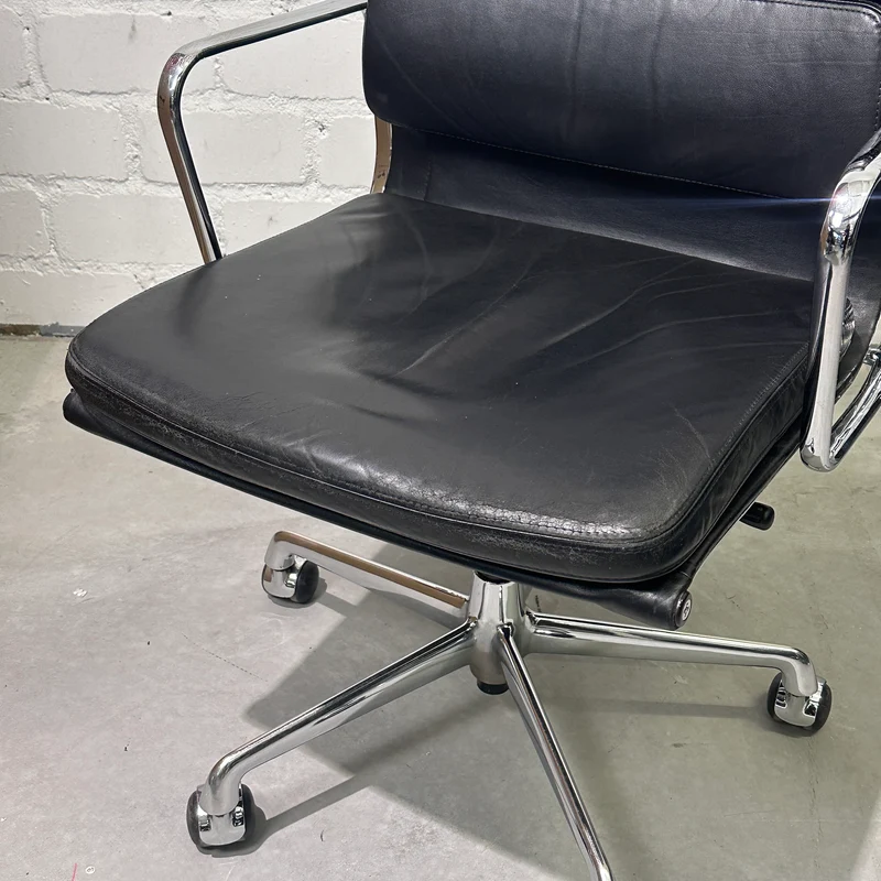 Vitra EA 219 Leder schwarz Chrom (B-Ware)