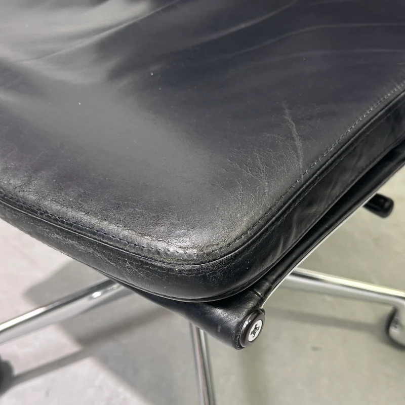 Vitra EA 219 Leder schwarz Chrom (B-Ware)