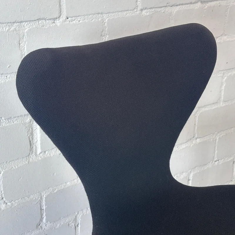Fritz Hansen Serie 7 3117 Schreibtischstuhl schwarz