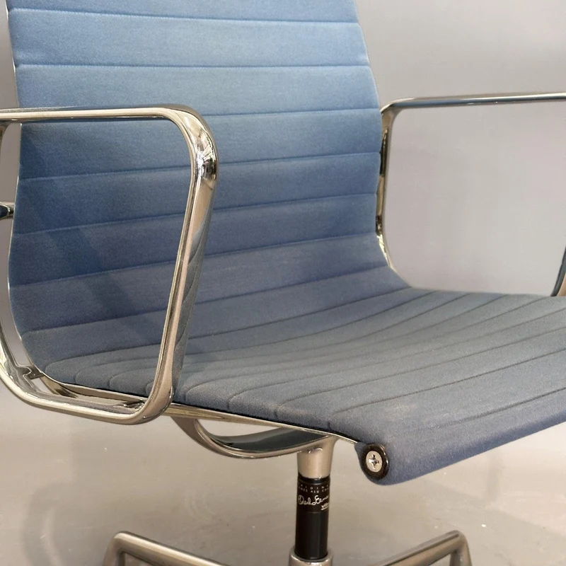 Vitra EA 108 Velours petrolblau
