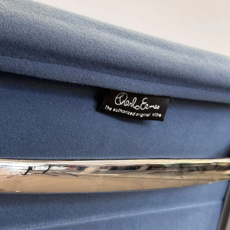 Vitra EA 108 Velours petrolblau