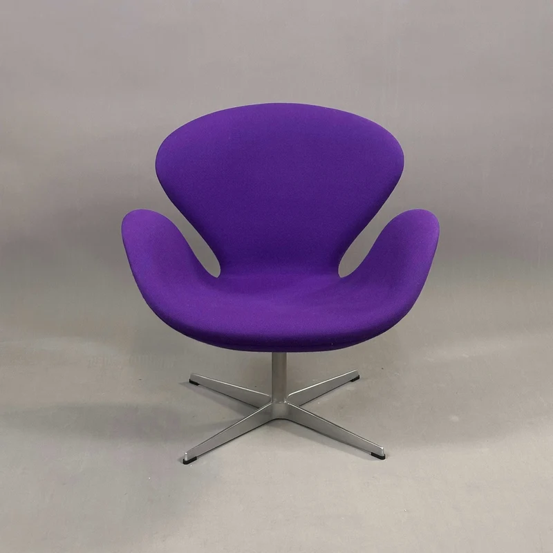 Fritz Hansen Swan Chair Lila