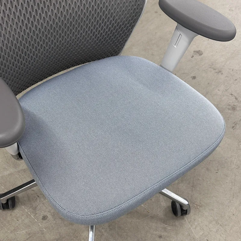 Vitra ID Mesh mit Kopfstütze hellgrau