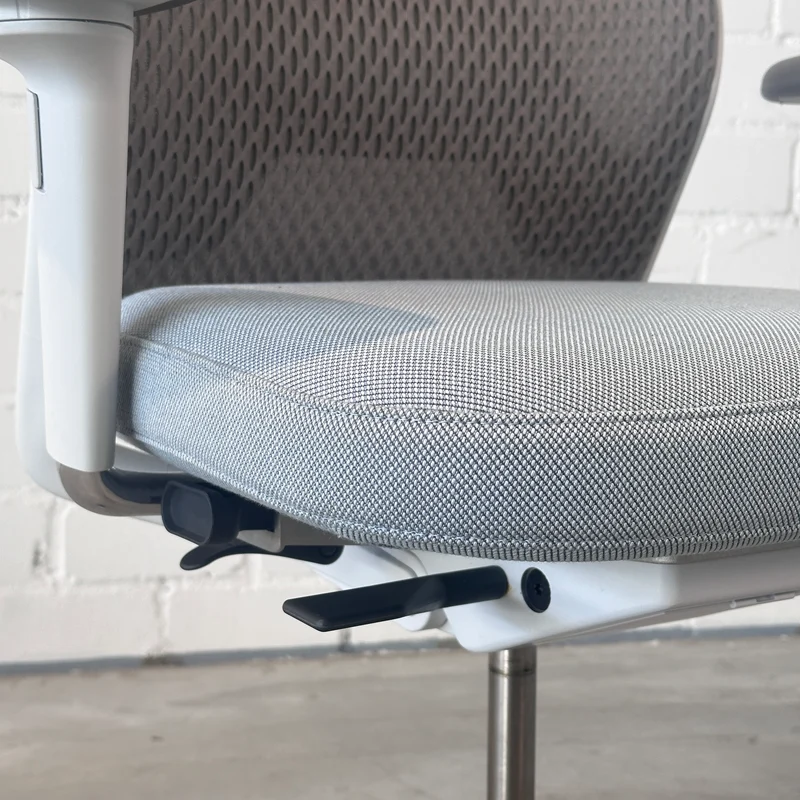 Vitra ID Mesh mit Kopfstütze hellgrau