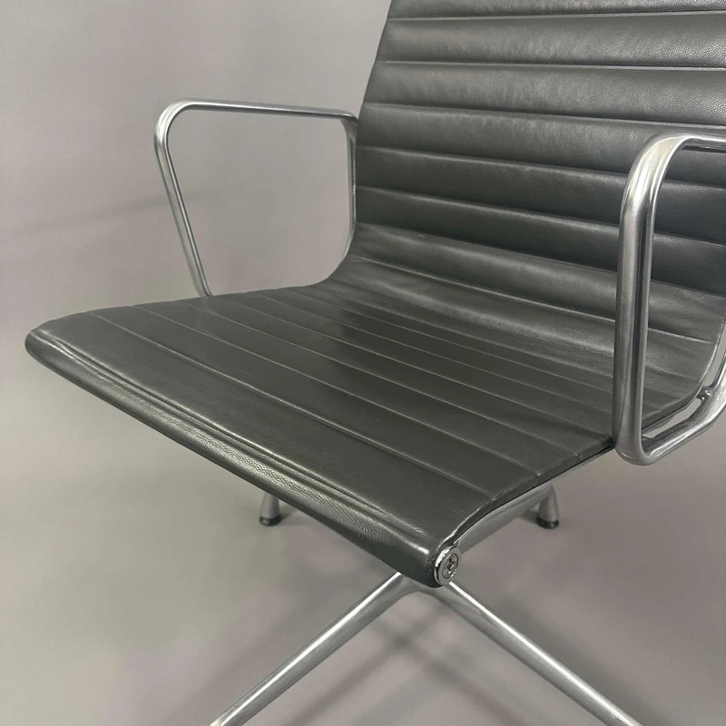 Vitra EA 112 Leder grau