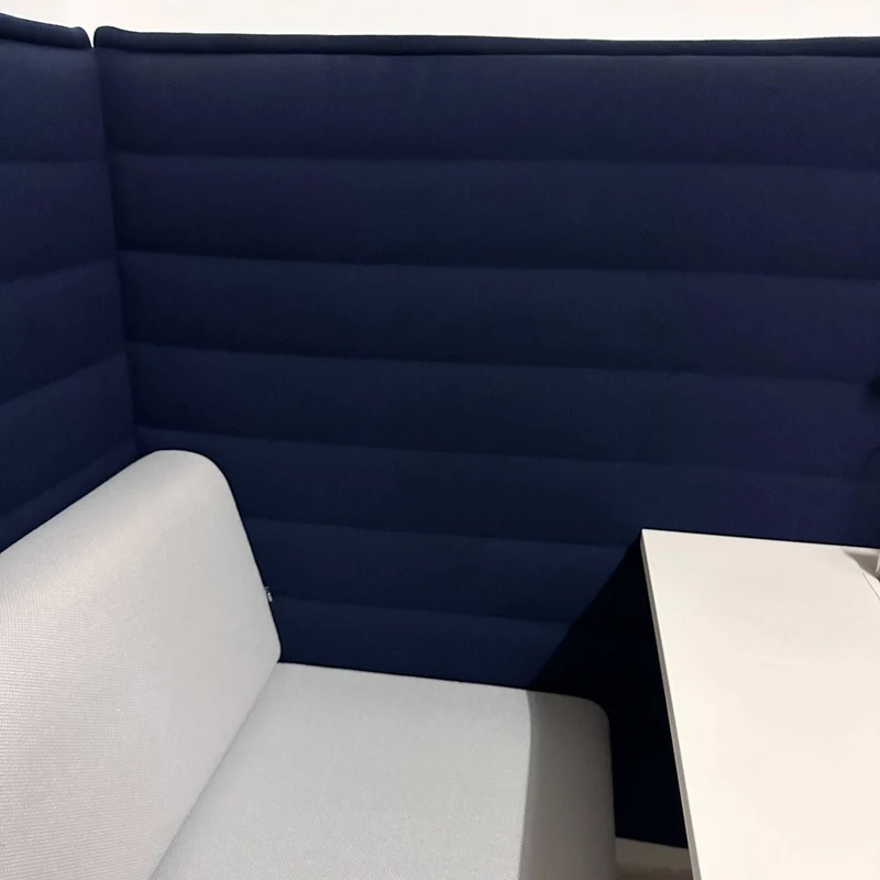 Vitra Alcove Cabin Highback mit Arbeitsplatte dunkelblau / grau