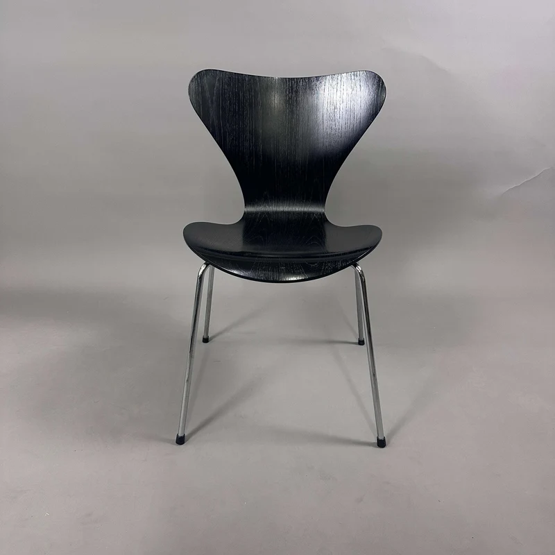 Fritz Hansen Serie 7 Stapelstuhl Holz schwarz lasiert (neuwertig)