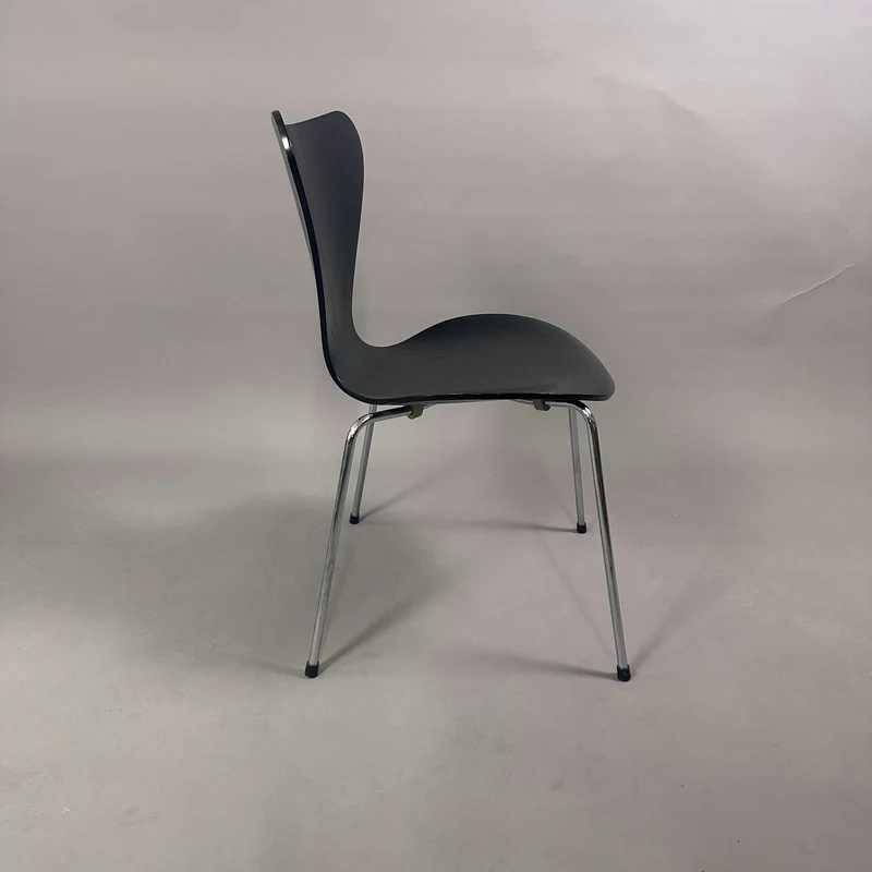 Fritz Hansen Serie 7 Stapelstuhl Holz schwarz lasiert (neuwertig)