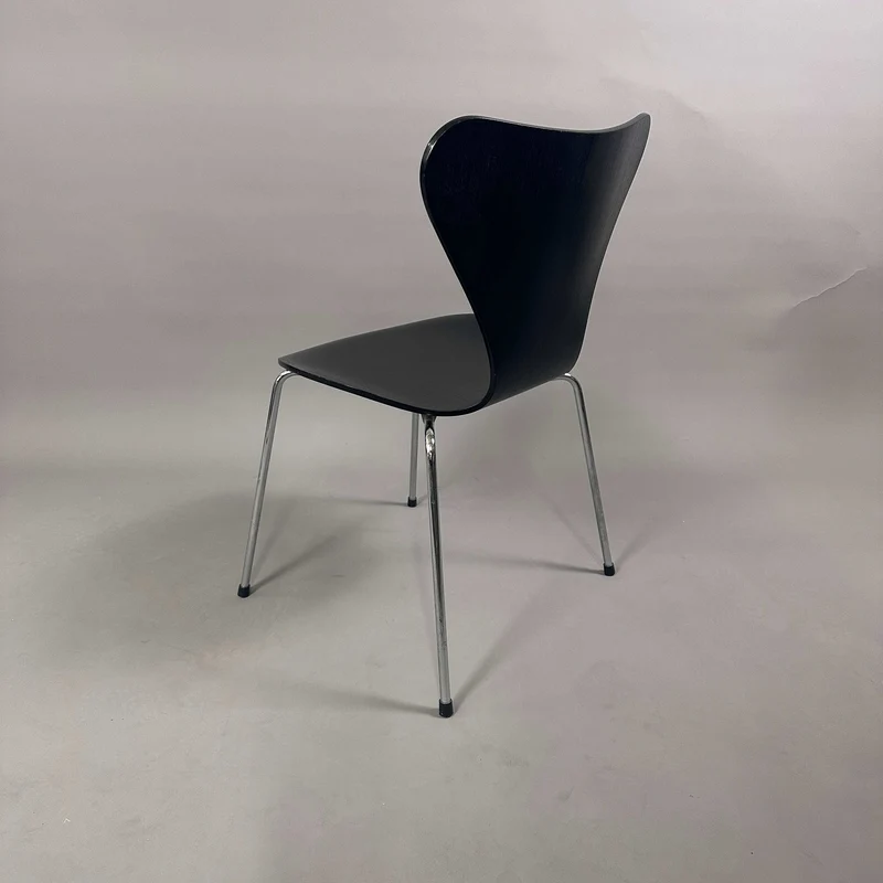 Fritz Hansen Serie 7 Stapelstuhl Holz schwarz lasiert (neuwertig)