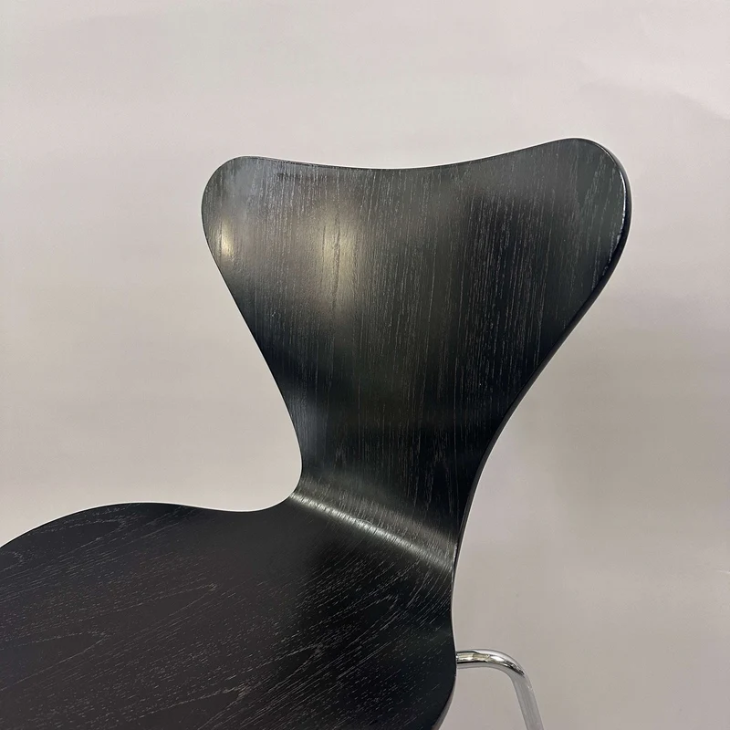 Fritz Hansen Serie 7 Stapelstuhl Holz schwarz lasiert (neuwertig)