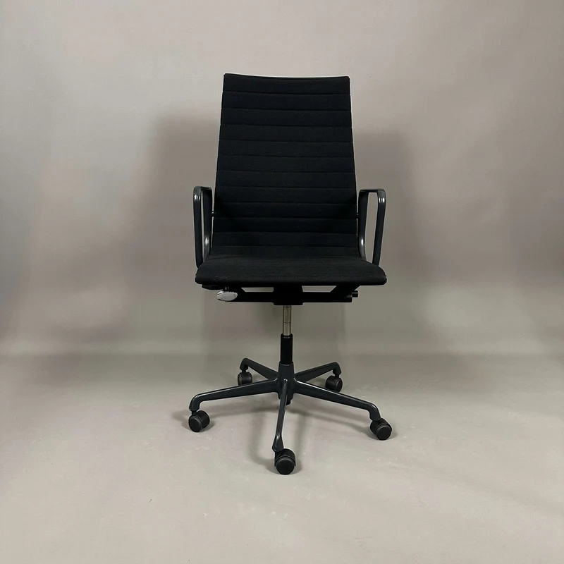 Vitra EA 119 Hopsak schwarz + schwarzes Gestell