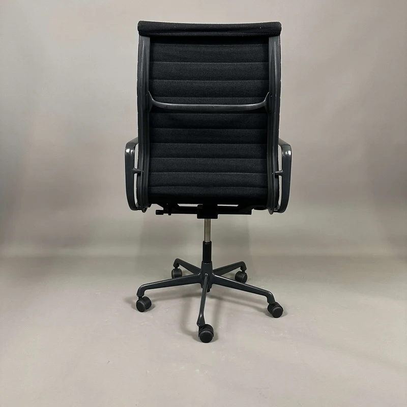 Vitra EA 119 Hopsak schwarz + schwarzes Gestell