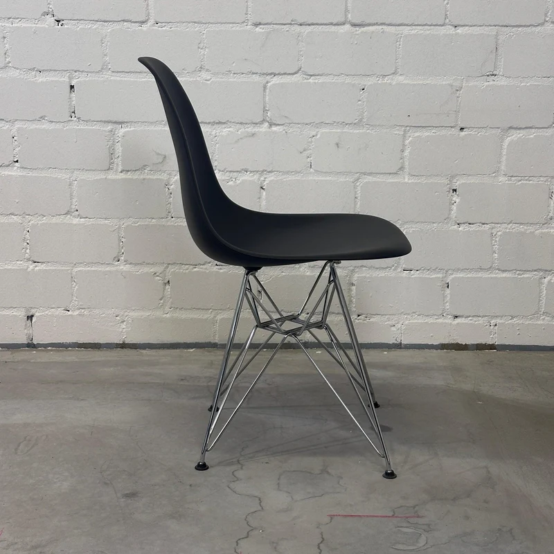 Vitra Eames Plastic Side Chair DSR schwarz