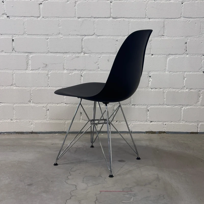 Vitra Eames Plastic Side Chair DSR schwarz