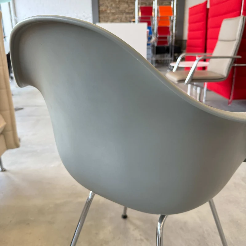 Vitra Eames Plastic Armchair DAX