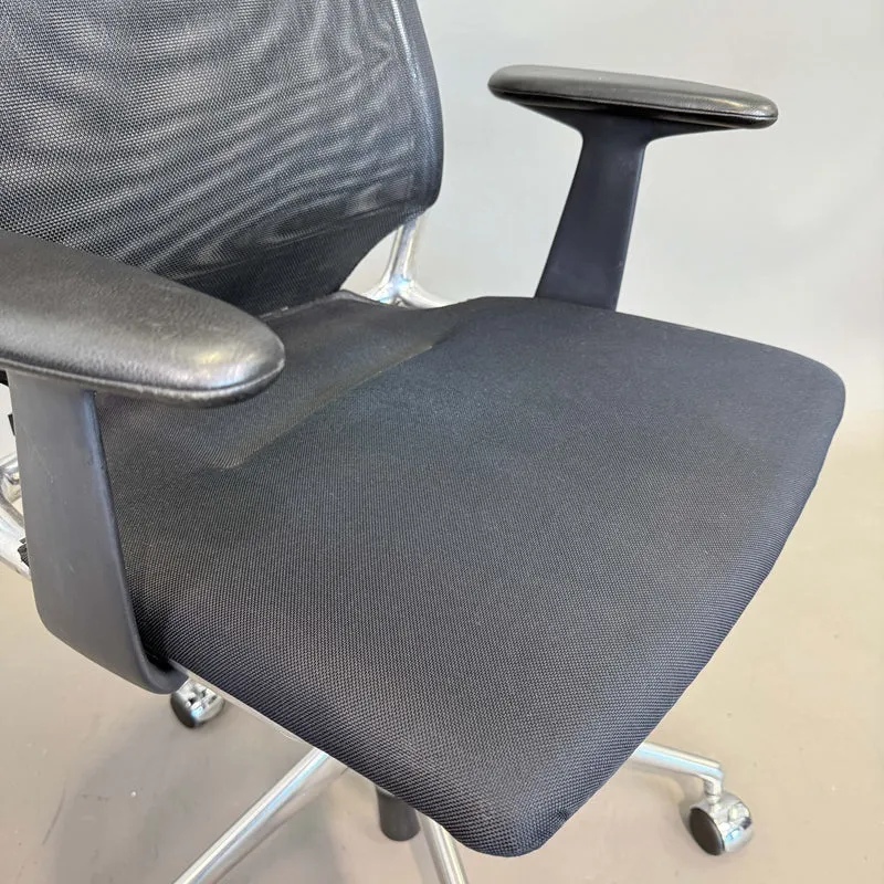 Vitra Meda Chair Netz/schwarz