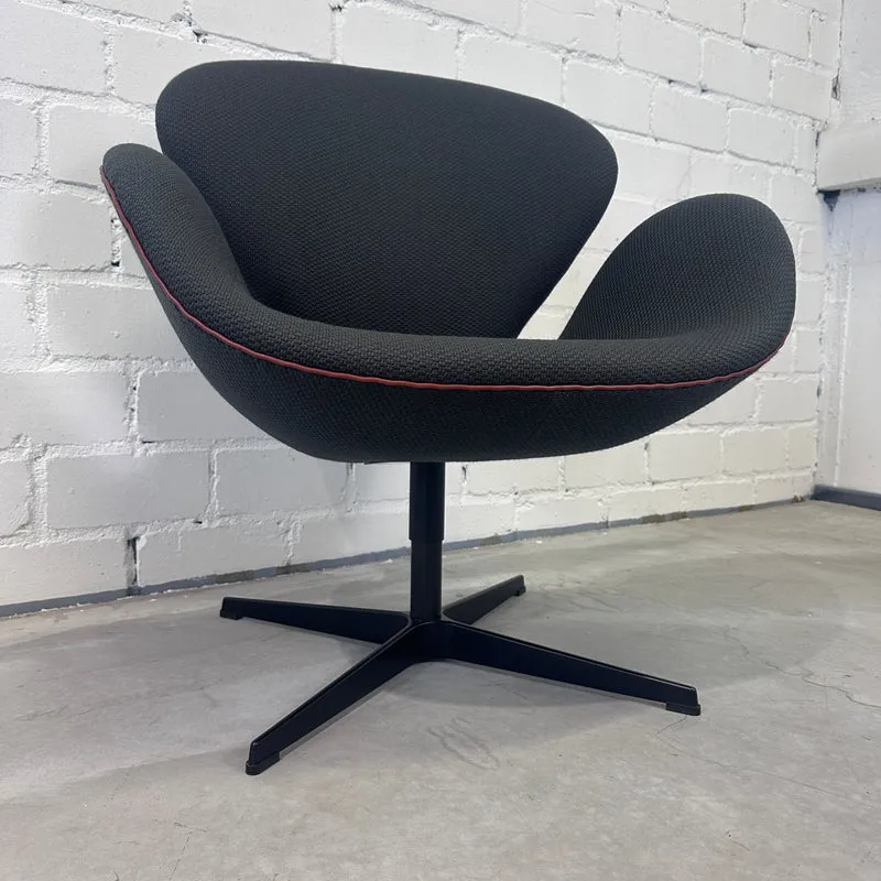 Fritz Hansen Swan Chair dunkelgrün/rot