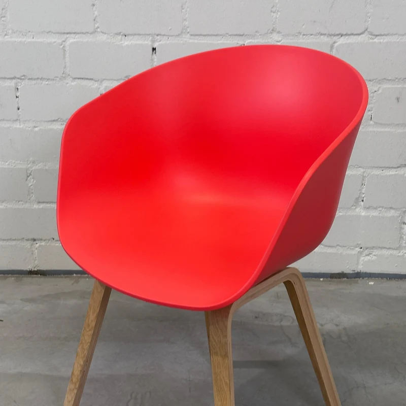 HAY About a chair hellrot