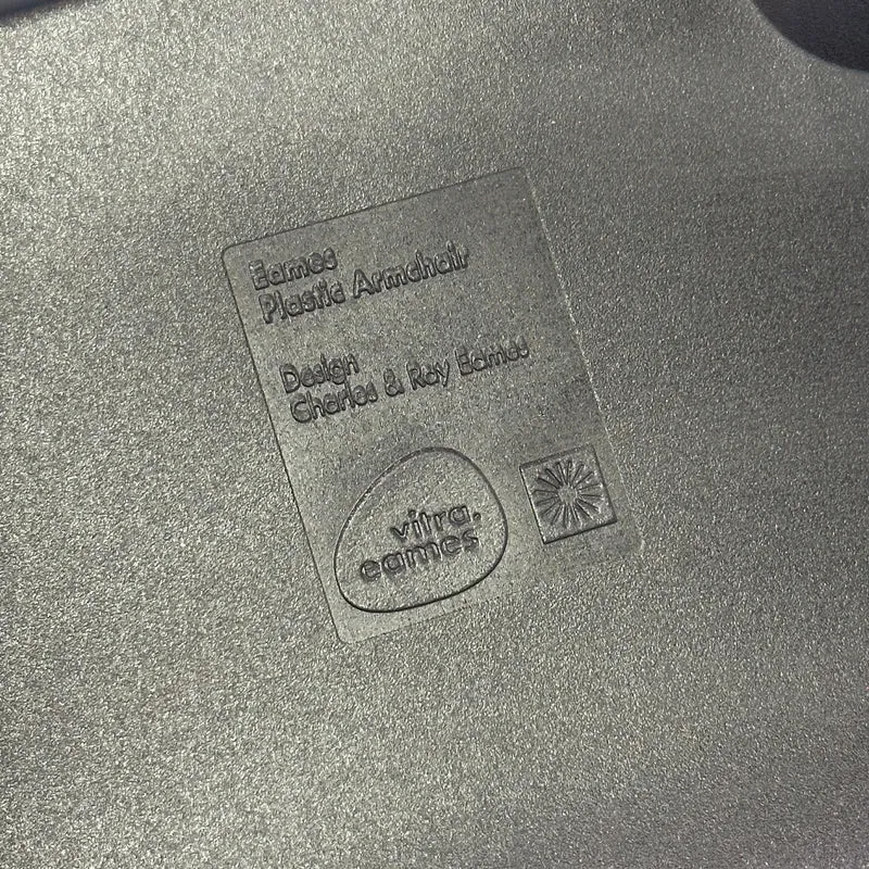 Vitra DAW Eames Plastic Armchair schwarz