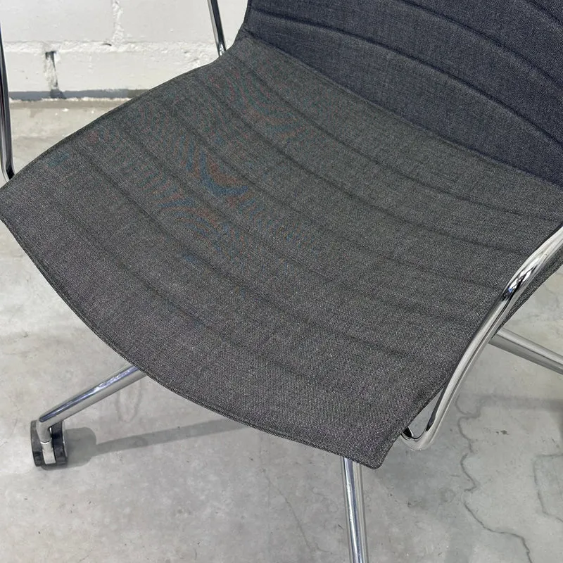 Arper Catifa 46 Stuhl Stoff grau mit Rollen