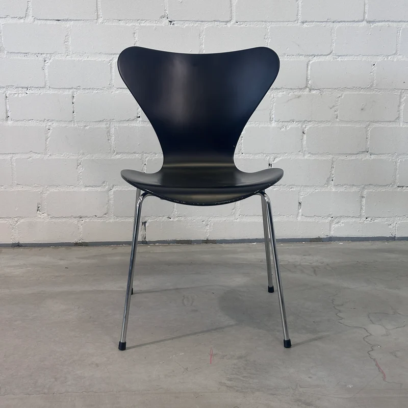 Fritz Hansen Serie 7 Stapelstuhl schwarz (B-Ware)