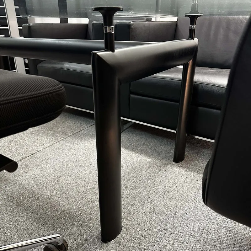 LC6 Tisch (Cassina Replikat)