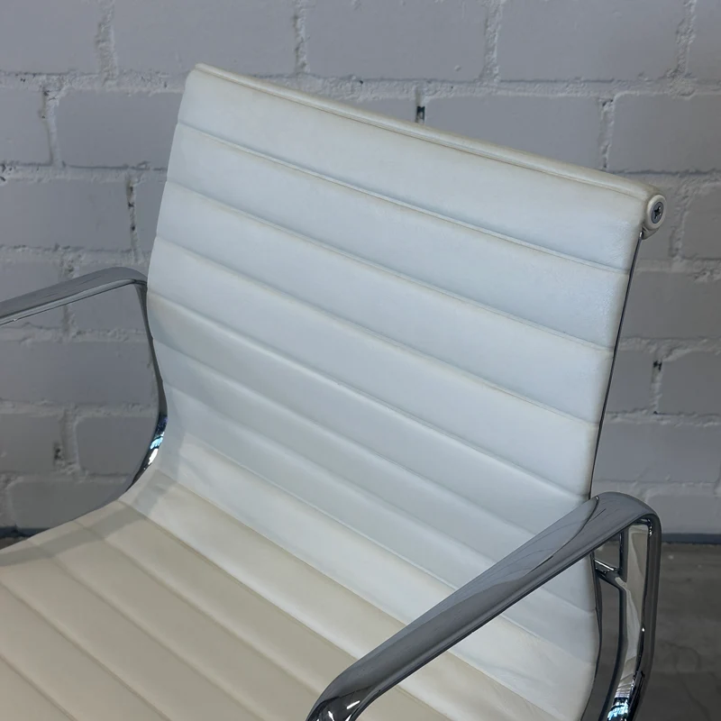Vitra EA 117 Leder weiß