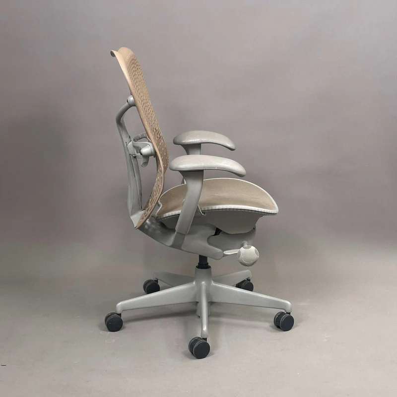 Herman Miller Mirra 1