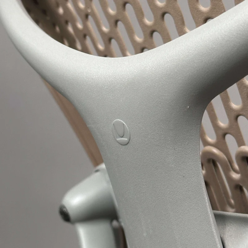 Herman Miller Mirra 1
