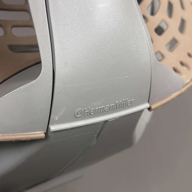 Herman Miller Mirra 1