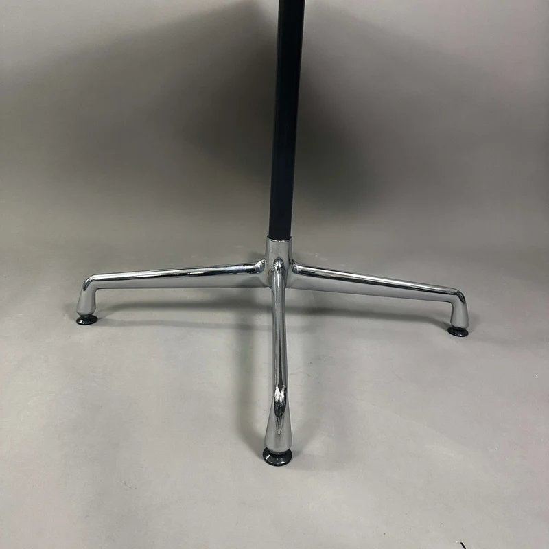 Vitra Contract Table Eiche 80x80cm