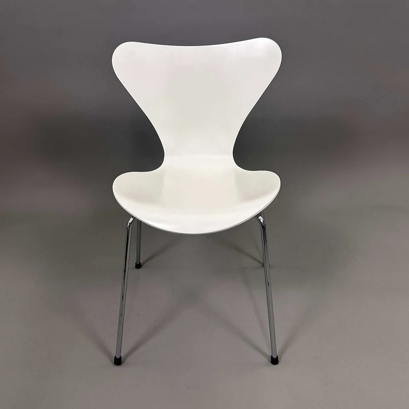 Fritz Hansen Serie 7 Stapelstuhl weiß
