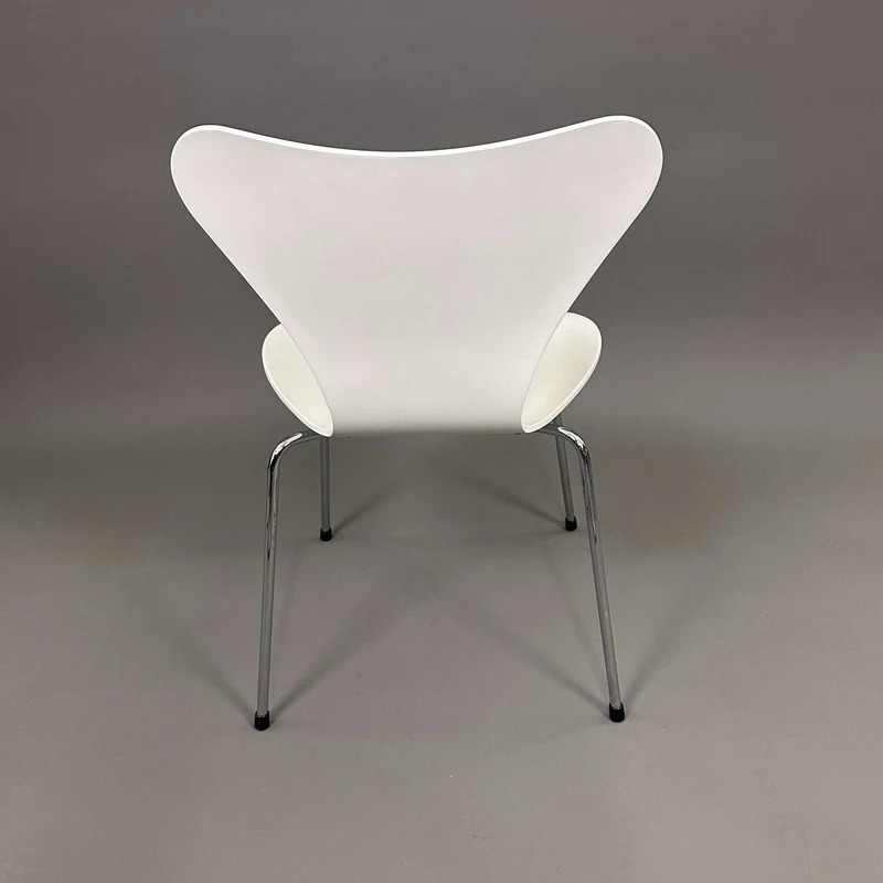 Fritz Hansen Serie 7 Stapelstuhl weiß