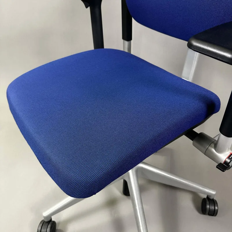 Steelcase Please blau