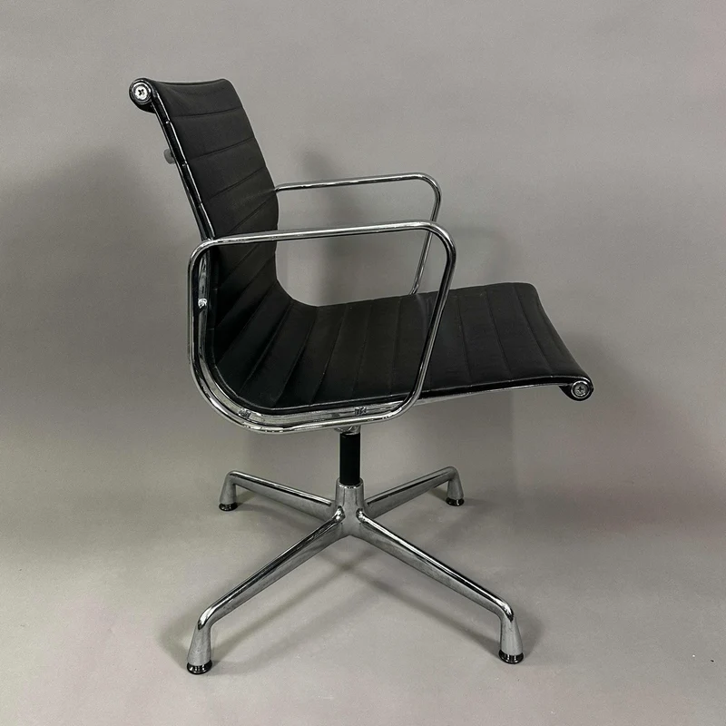 Vitra EA 108 Leder (beidseitig) schwarz